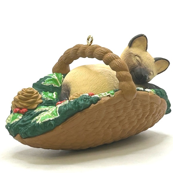 🎄Hallmark Keepsakes Cat Nap 96 Collectable Siamese Cat Basket Christmas Ornament - Picture 5 of 6